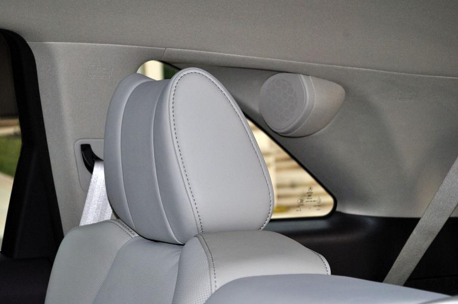 Детали интерьера Acura MDX (YD2) 2010 года  (фото 10 из 56)